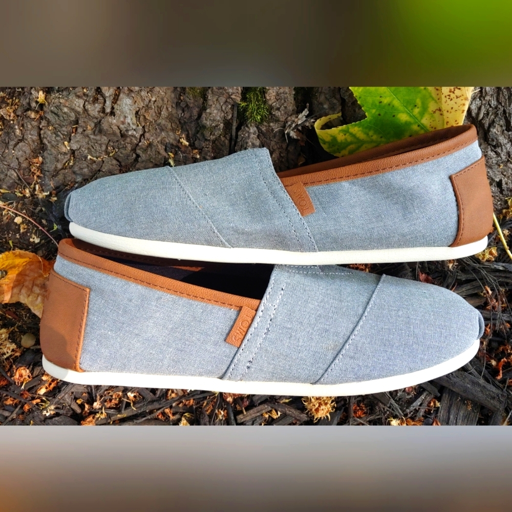 NWOT TOMS Venice Collection Classic Canvas
